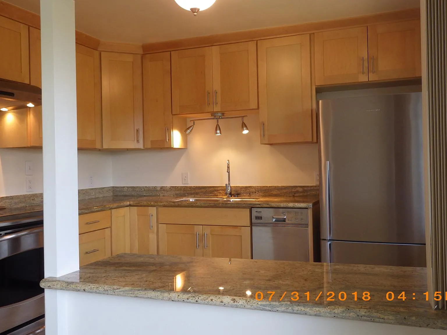 1959 Thorndyke Ave W — Photo 2