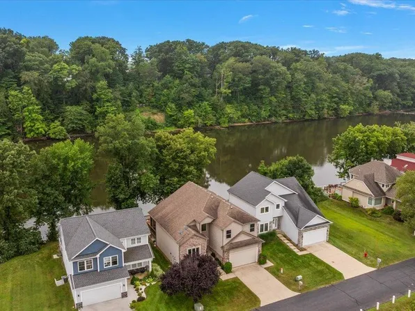 626 Swan River Dr, Benton Harbor, MI 49022