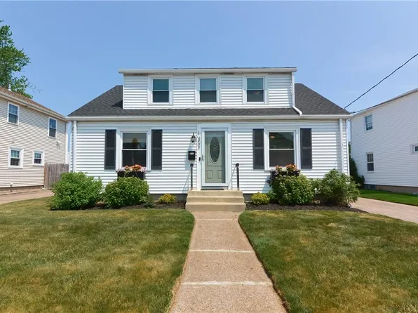 402 Vine St, Pawtucket, RI 02861