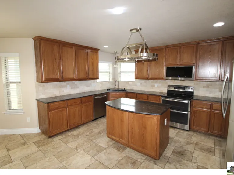 1128 Pheasant Cir — Photo 18