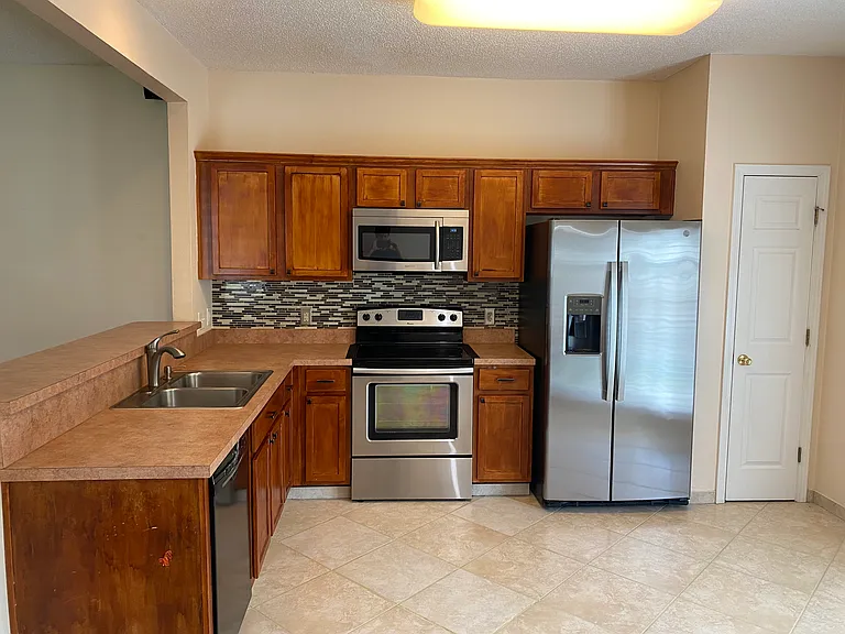 146 Alexander Way — Photo 6
