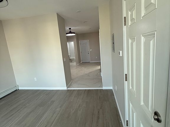 4th image of 310 Sussex St Floor 1