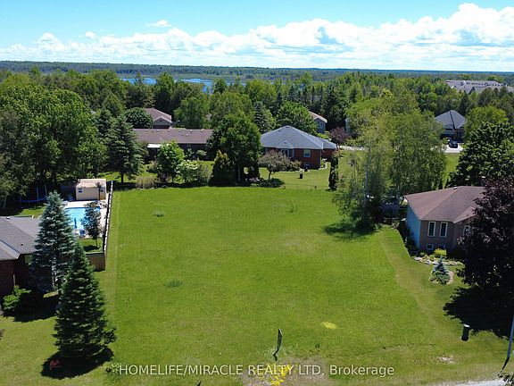 4th image of 31 Fairway Cres