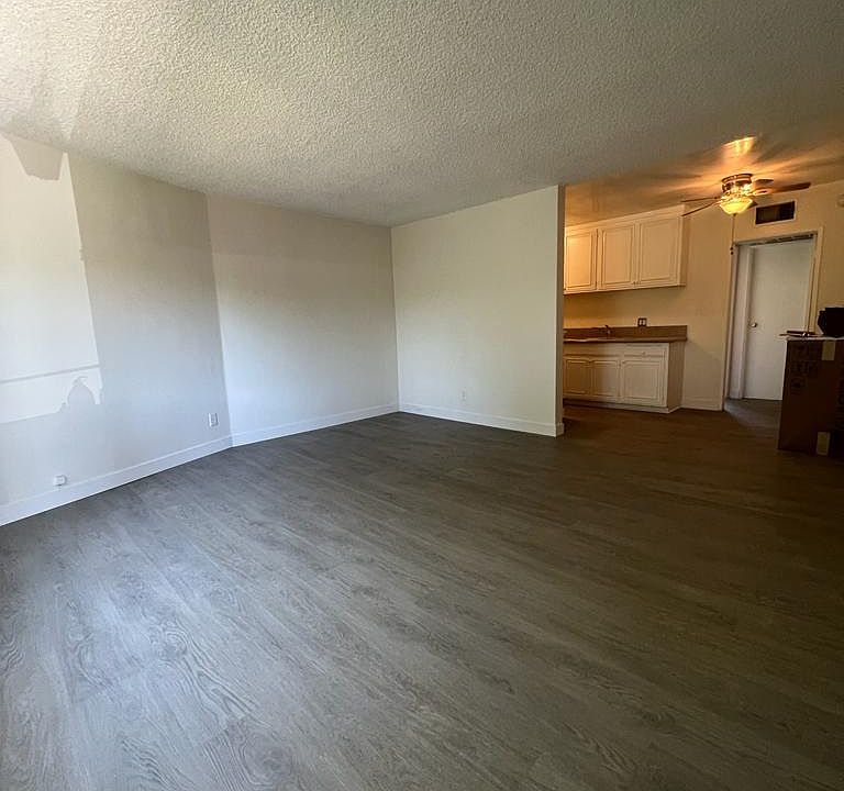 1st image of 18606 Collins St APT 7