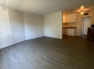 18606 Collins St APT 7, Tarzana, CA 91356
