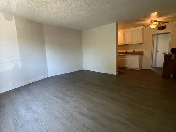 18606 Collins St APT 7, Tarzana, CA 91356