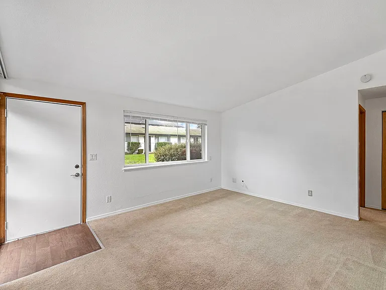 Manhattan Apartments - Normandy Park — Photo 28
