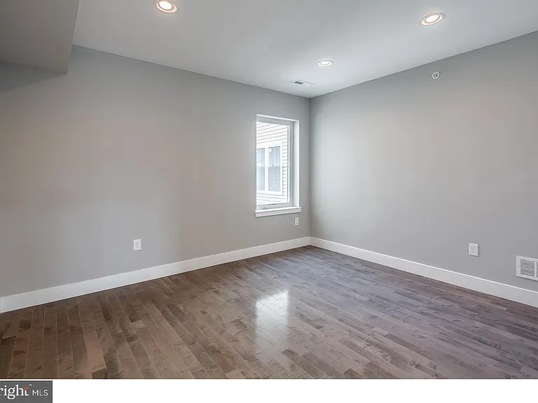 910 N 16th St #C — Photo 11