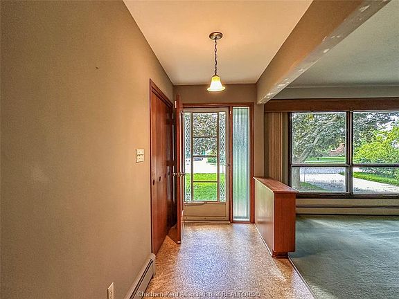 3rd image of 157 Little St S
