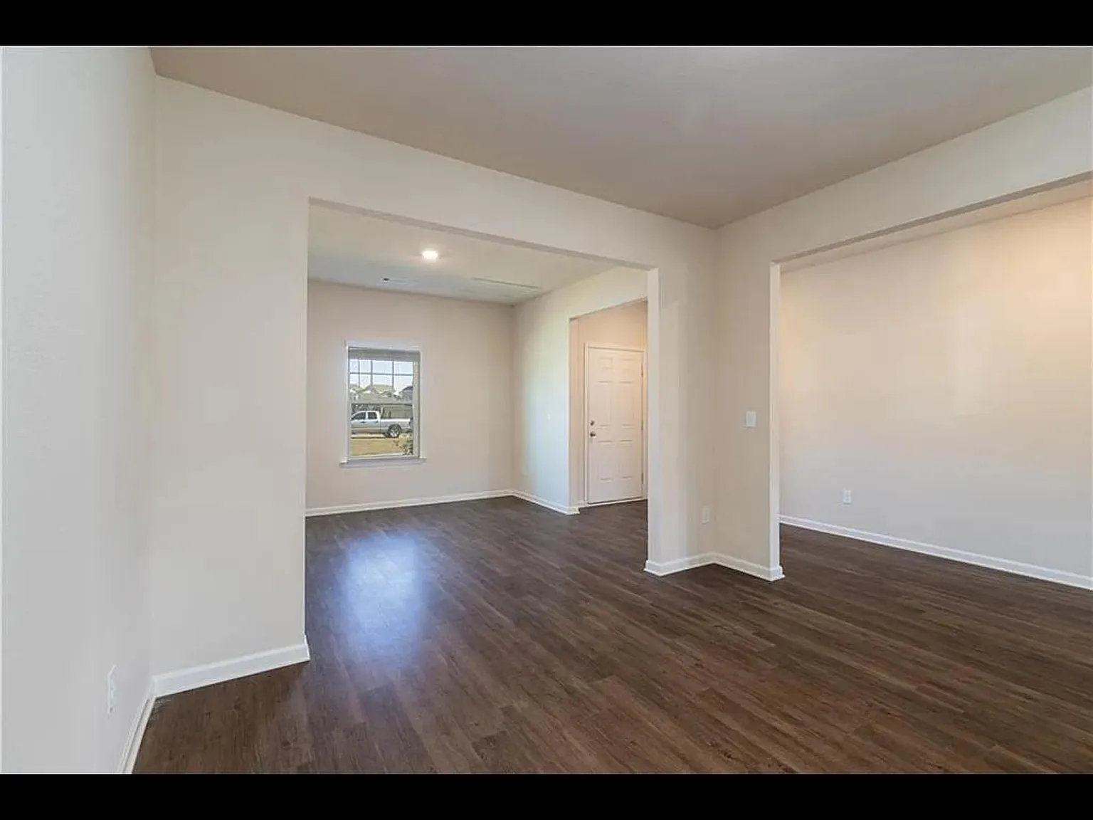 4 bed, 2300 sqft, $2,100 — Photo 4