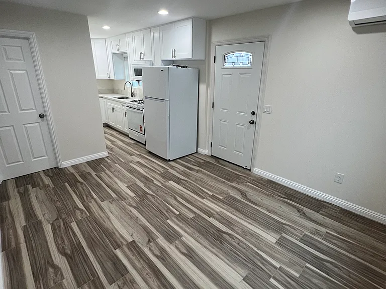 1340 Hudspeth St #C — Photo 1