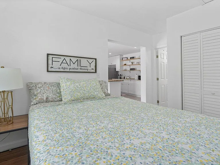 1190 Sachem Head Ter — Photo 4