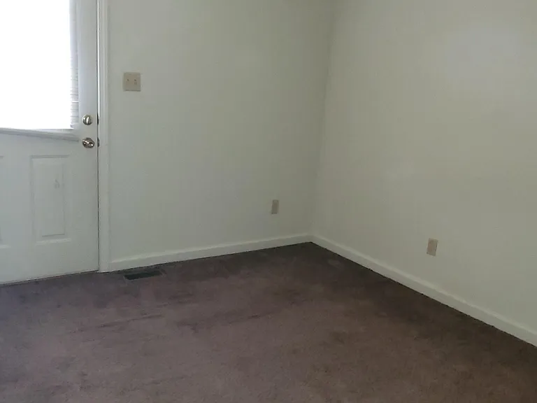 402 E Hester St #5 — Photo 2