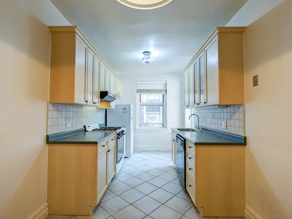 117-01 Park Lane South image 11 of 34