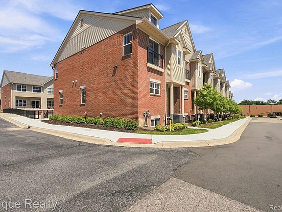 2nd image of 25565 Grandview Ln #33