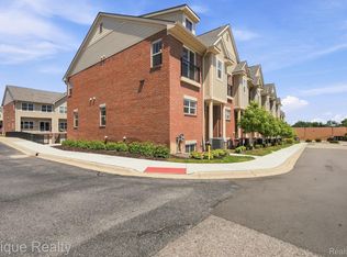 25495 Grandview Ln #25, Novi, MI 48375
