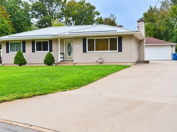 3251 Randolph St, Waterloo, IA 50702
