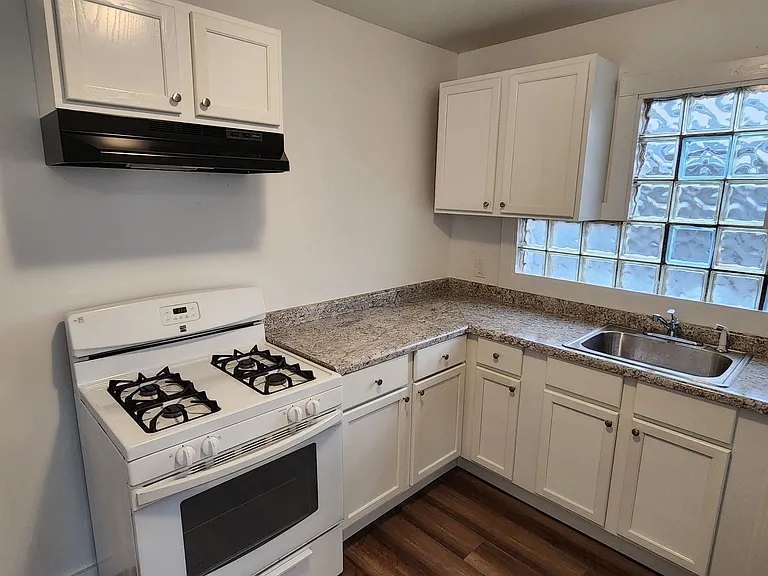 2320 Howe St — Photo 22
