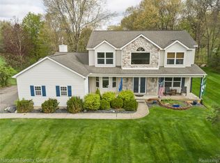 3910 Forest Edge Dr, Commerce Township, MI 48382