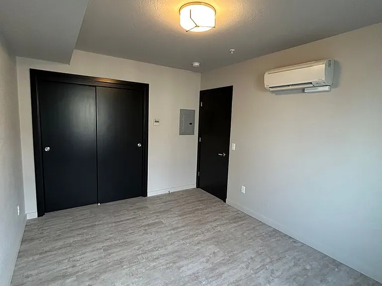 121 S Holly — Photo 15