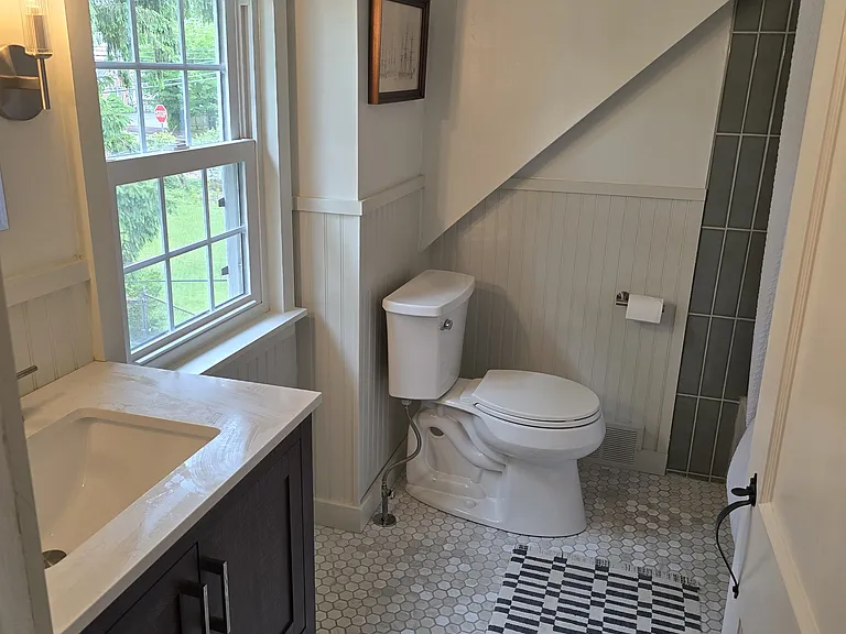 304 E Jefferson St — Photo 10