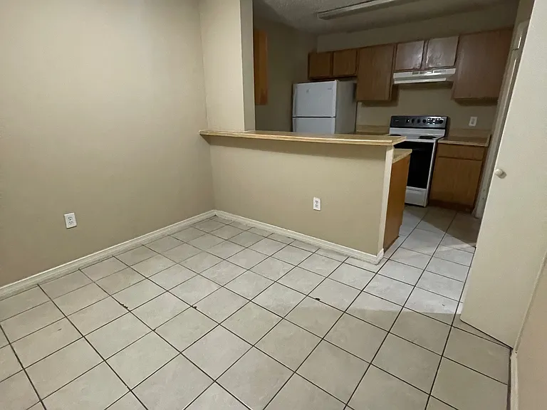 1421 Lake Calais Ct #K — Photo 7