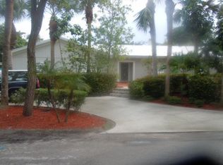 9756 SE Cabot St, Hobe Sound, FL 33455