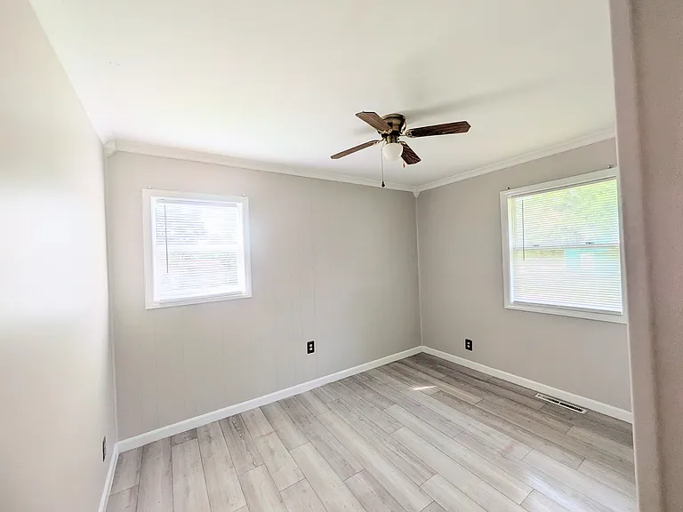 14802 White Ave — Photo 10