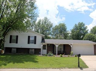 16 Greenfield Dr, Saint Peters, MO 63376