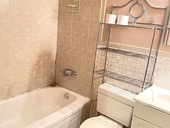 5th image of 3552 Peter St Unit 307