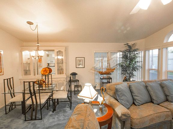 7131 Santa Barbara - Dining Area