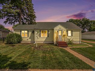 916 NW 3rd St, Madison, SD 57042