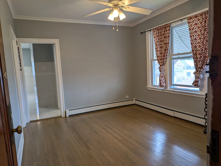 7041 W Addison St #2R — Photo 4