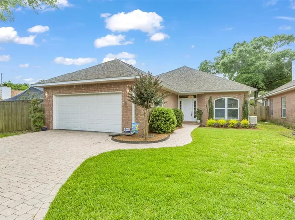 3171 Oak Shadow Ln, Pensacola, FL 32504