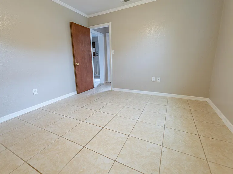 38 Regina Blvd — Photo 23