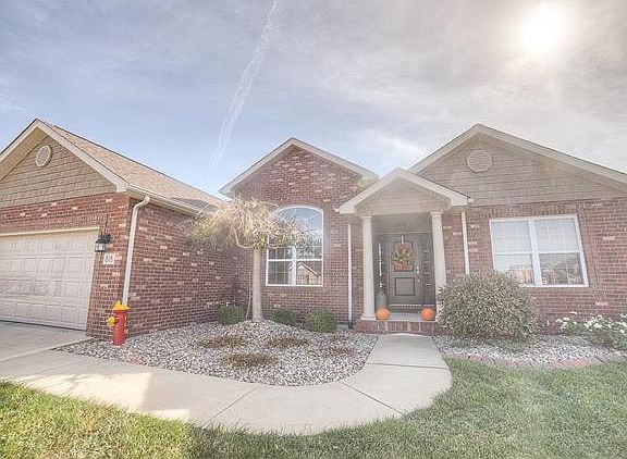 2nd image of 816 Indian Prairie Dr