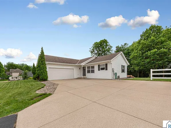308 Meadow Woods Dr, Mankato, MN 56001