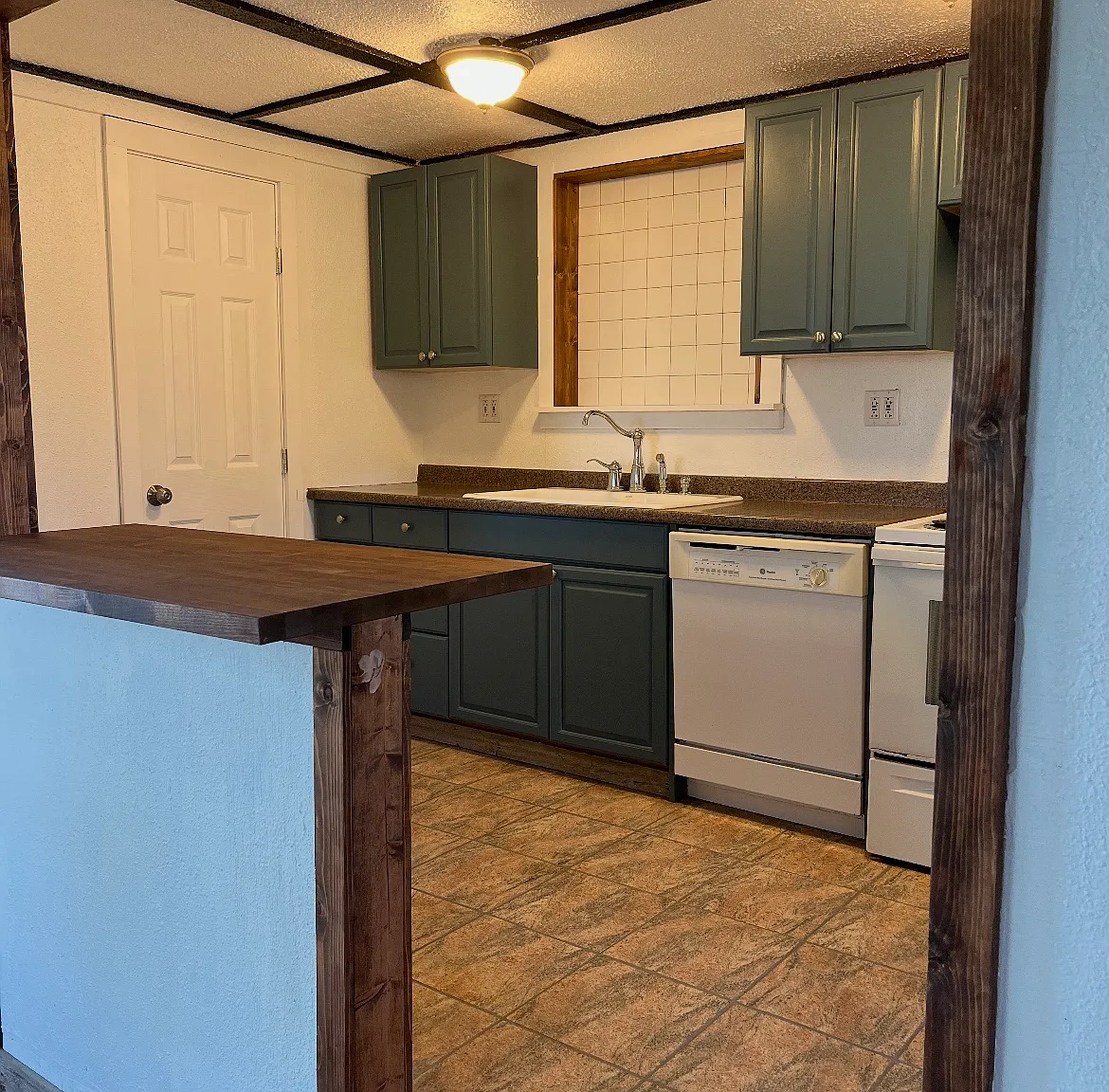 5 bed, 3000 sqft, $2,250 — Photo 4