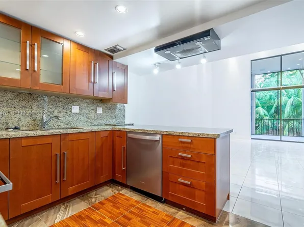 20347 W Country Club Dr, Aventura, FL 33180