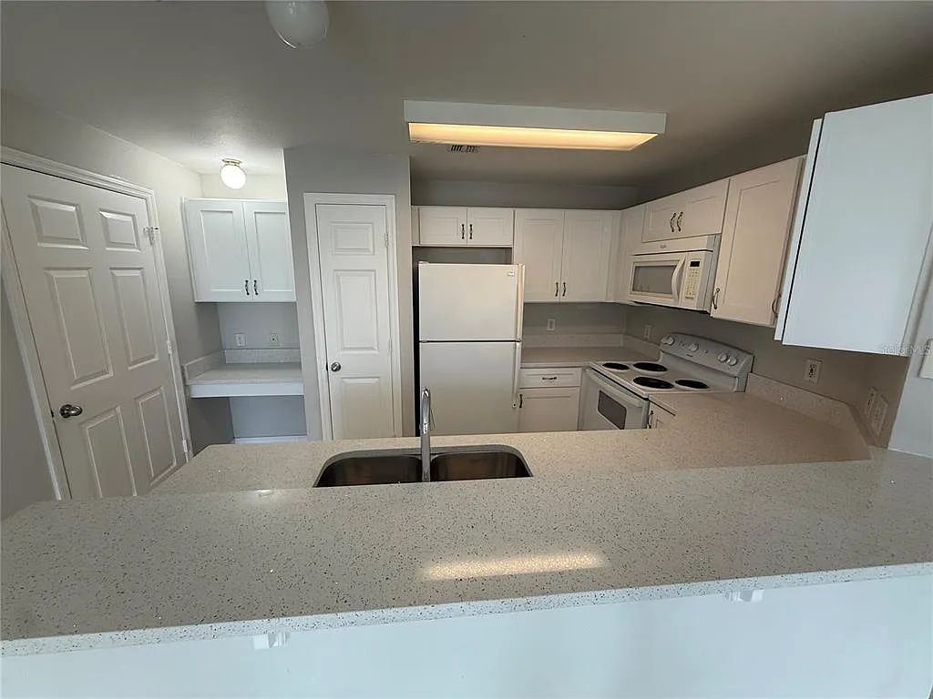 2 bed, 2.0 bath, 1031 sqft, $1,795 — Photo 4