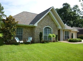2103 Woodlands Dr, McComb, MS 39648