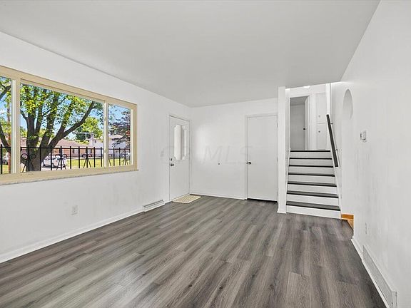 3rd image of 1674 Sandalwood Pl