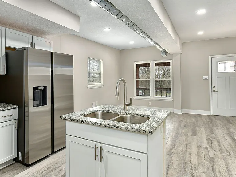 2313 Michigan Ave — Photo 9