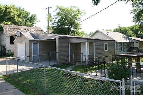 Garage/carport/storage shed