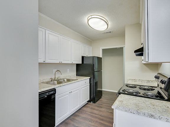 3rd image of 4314 Parkwood Dr