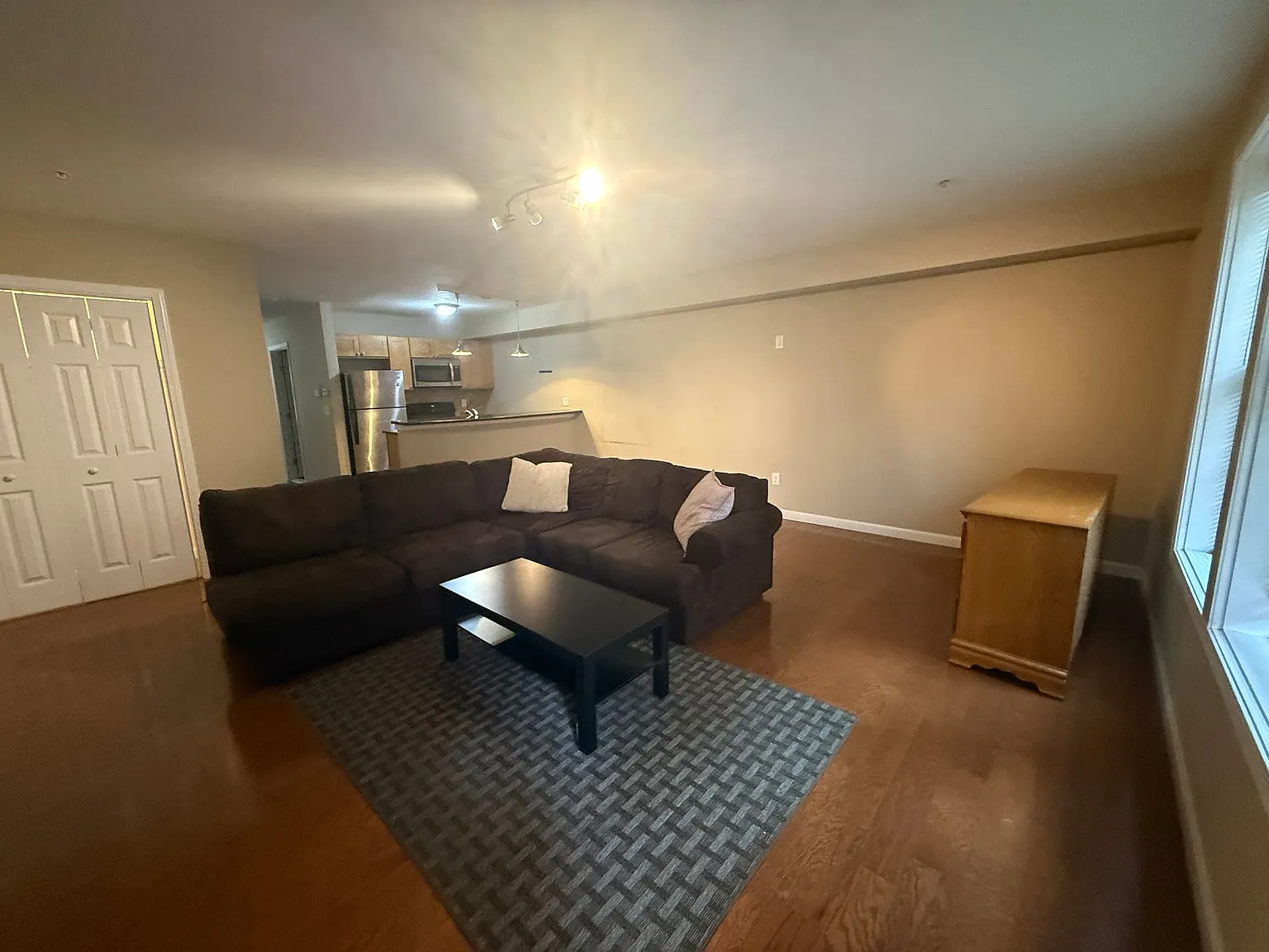 3 bed, 1655 sqft, $3,900 — Photo 2