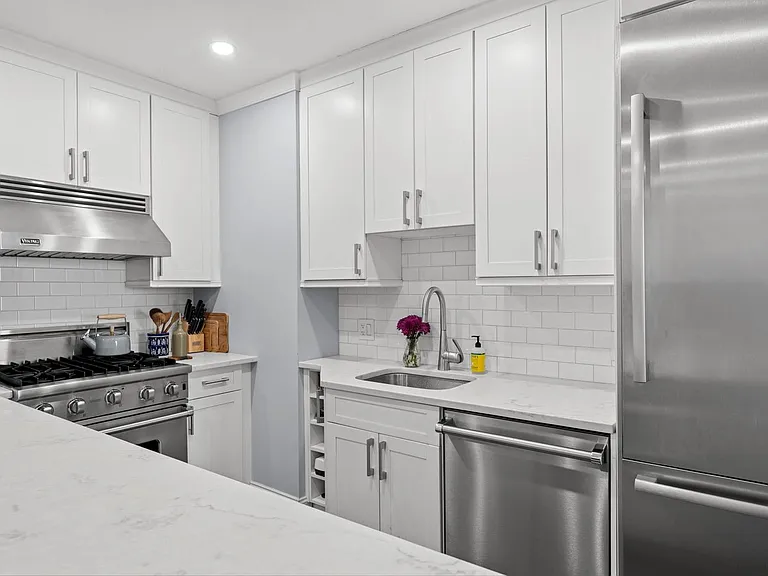 65 E India Row #39C — Photo 6