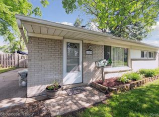 25830 Miracle Dr, Madison Heights, MI