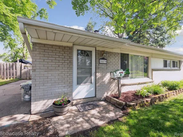 25830 Miracle Dr, Madison Heights, MI 48071