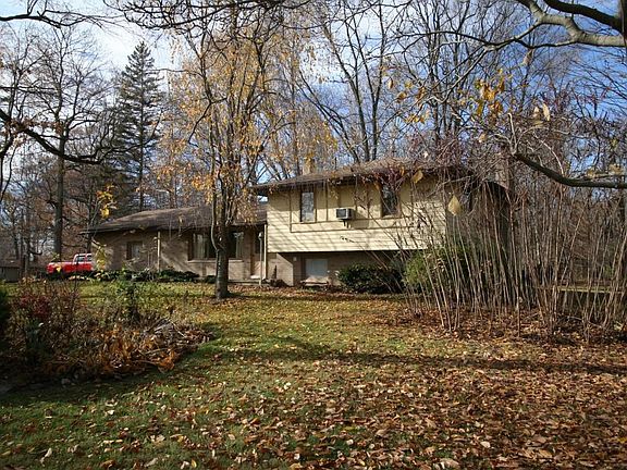 3rd image of 6414 Holiday Dr